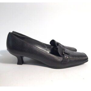Stuart Weitzman 7.5 W  Black Pebble Leather Pumps Kitten Heel Buckle Career